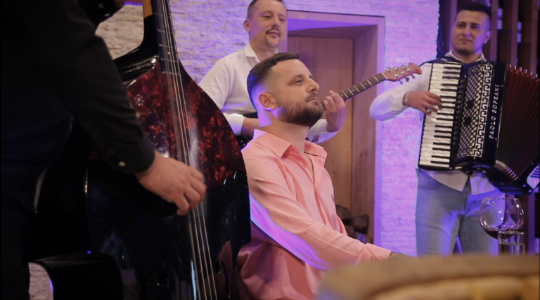 Stigao je novi hit: Pogledajte videospot Adnana Jakupovića za pjesmu „Berdaš“