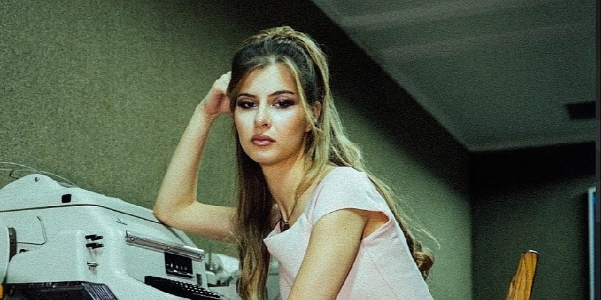 Noor Esmeray predstavlja pjesmu "Razglednica": Sarađivala i s Dinom Šukalom