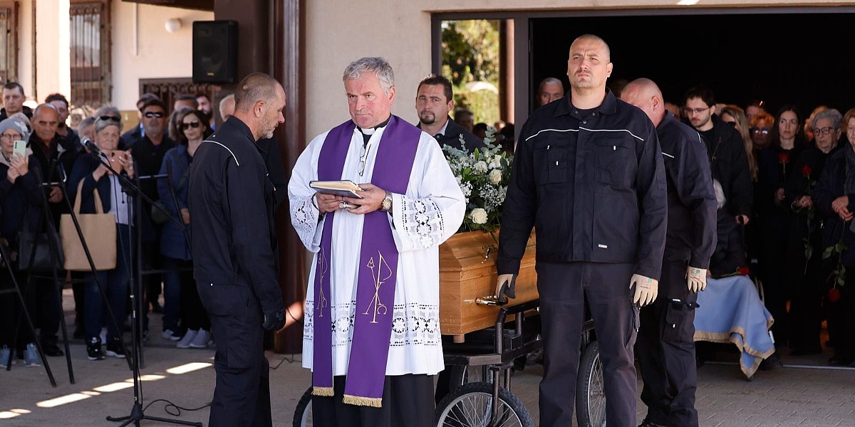 Emotivan govor sveštenika na sahrani Gorana Bareta: U želji da sve nadvladaš, pjevao si o ljubavi i o svojoj bijedi